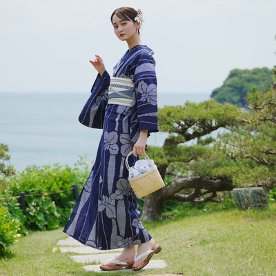 浴衣3点セット（浴衣/帯/下駄） utatane 注染 ゆかた フリーサイズ（身長155-165cm）紺色に古典あやめ（5010126713）