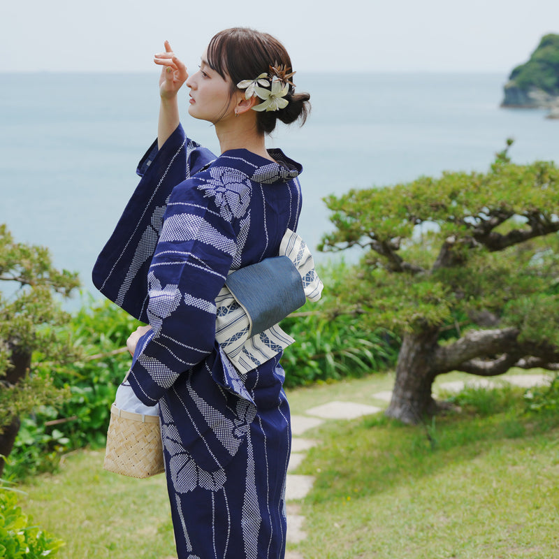 浴衣3点セット（浴衣/帯/下駄） utatane 注染 ゆかた フリーサイズ（身長155-165cm）紺色に古典あやめ（5010126713）