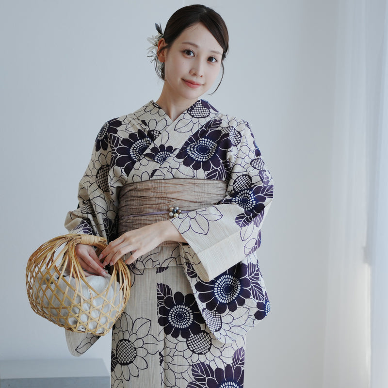 【utatane×注染工房 浴衣3点セット（ゆかた・帯・下駄） 先染めベージュに紫ひまわり】フリーサイズ 日本製小幅生地使用 特選シリーズ 注染 本染め 手縫い併用国内縫製 奈良の職人さんの手染め（5010202912）