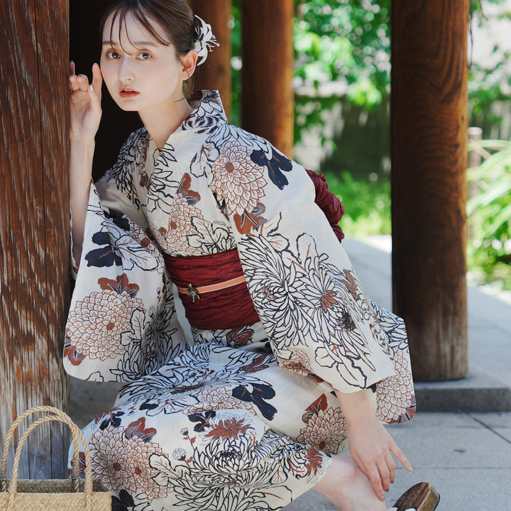 ブラウンの菊づくし utatane フリーサイズ 浴衣 兵児帯 下駄 3点セット ブラウンの菊づくし utatane フリーサイズ 浴衣 兵児帯 下駄 3点セット