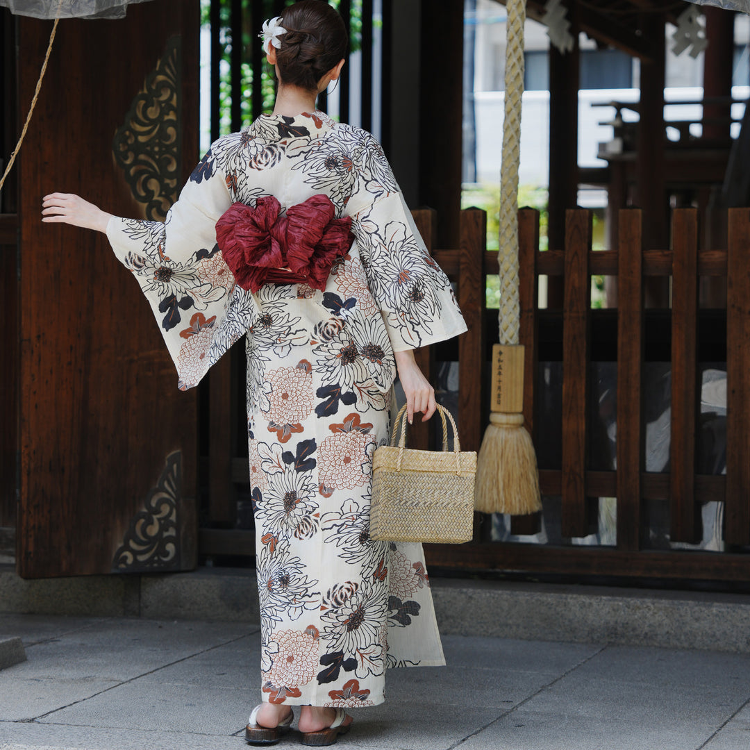 ブラウンの菊づくし utatane フリーサイズ 浴衣 兵児帯 下駄 3点セット ブラウンの菊づくし utatane フリーサイズ 浴衣 兵児帯 下駄 3点セット