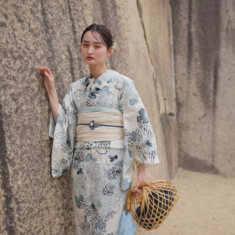 浴衣3点セット（浴衣/帯/下駄） utatane フリーサイズ（身長155-165cm）グレイッシュブルーの菊づくし（5010220011）
