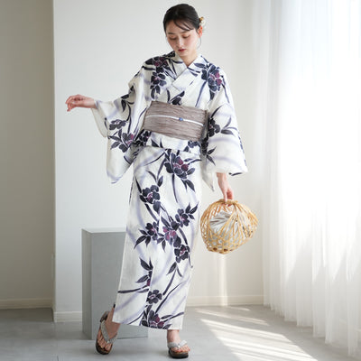 【 utatane 高級変わり織 浴衣3点セット ( ゆかた・帯・下駄 ) レトロホワイトに流れる美人花 】 Lサイズ トールサイズ（身長165-175cm） 国産生地 国内染色 （5012230512）