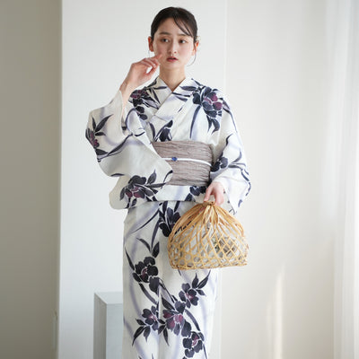 【 utatane 高級変わり織 浴衣3点セット ( ゆかた・帯・下駄 ) レトロホワイトに流れる美人花 】 Lサイズ トールサイズ（身長165-175cm） 国産生地 国内染色 （5012230512）