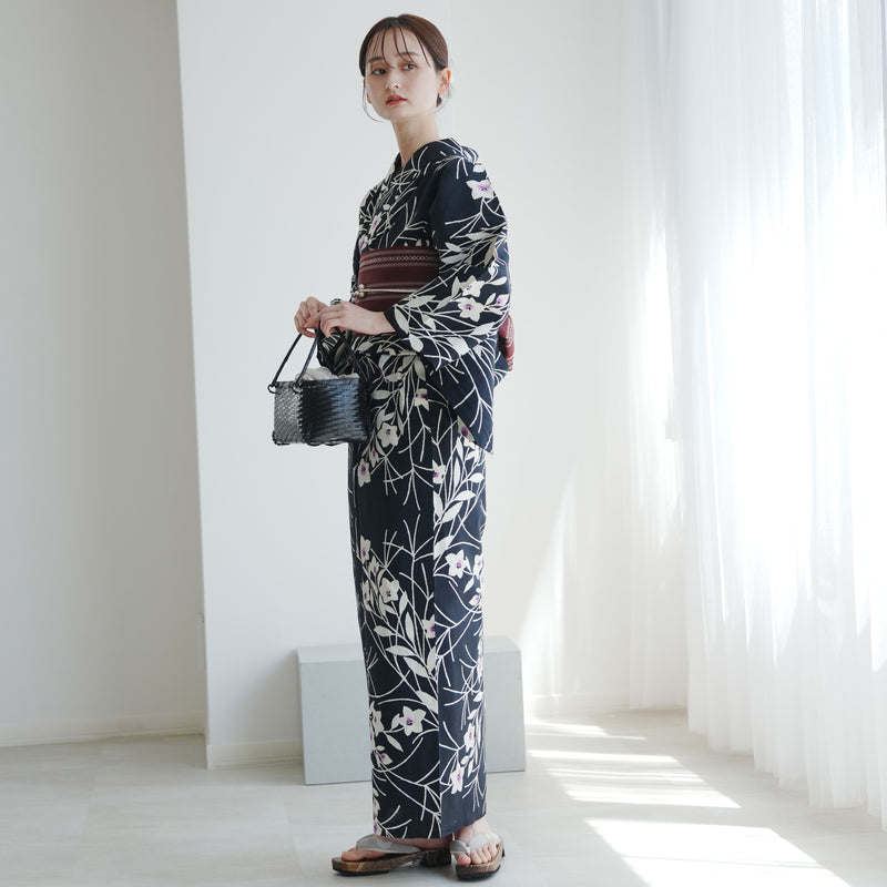 【utatane×注染工房 浴衣3点セット（ゆかた・帯・下駄） 黒地に紫の桔梗】 日本製小幅生地使用 フリーサイズ 特選シリーズ 注染 本染め  日本製 手縫い併用国内縫製 奈良の職人さんの手染め（5010231912）