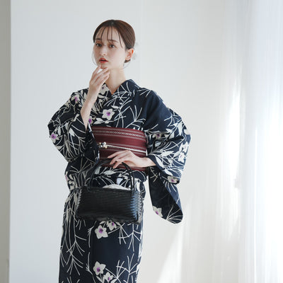 【utatane×注染工房 浴衣3点セット（ゆかた・帯・下駄） 黒地に紫の桔梗】 日本製小幅生地使用 フリーサイズ 特選シリーズ 注染 本染め  日本製 手縫い併用国内縫製 奈良の職人さんの手染め（5010231912）