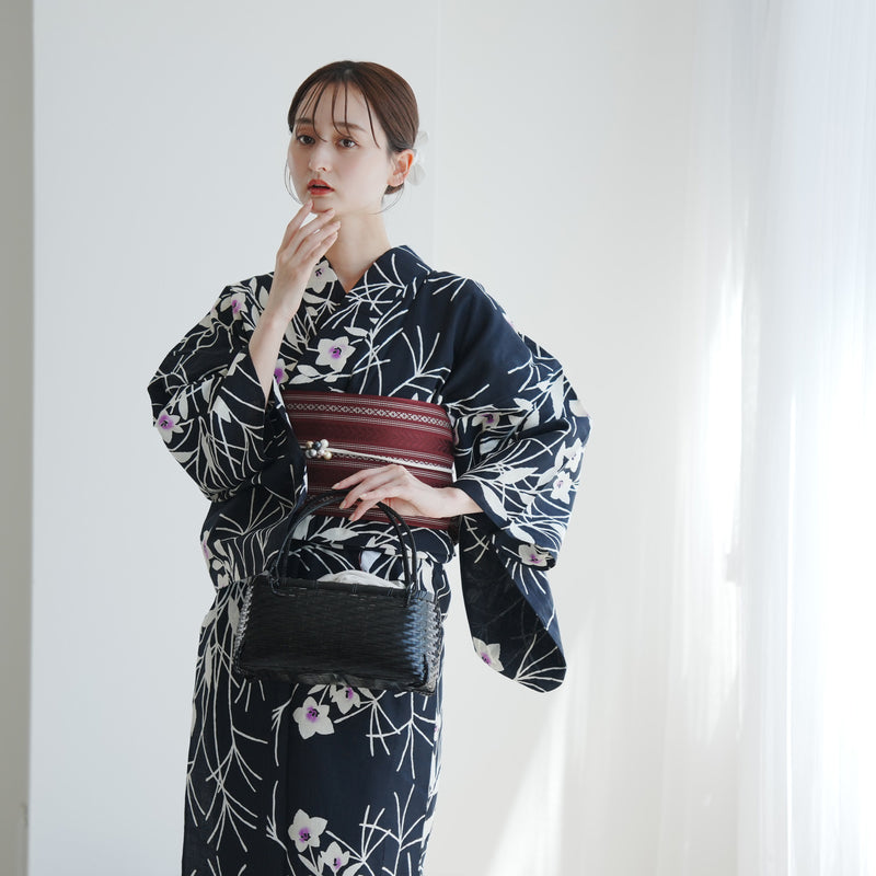 【utatane×注染工房 浴衣3点セット（ゆかた・帯・下駄） 黒地に紫の桔梗】 日本製小幅生地使用 フリーサイズ 特選シリーズ 注染 本染め  日本製 手縫い併用国内縫製 奈良の職人さんの手染め（5010231912）