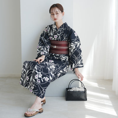 【utatane×注染工房 浴衣3点セット（ゆかた・帯・下駄） 黒地に紫の桔梗】 日本製小幅生地使用 フリーサイズ 特選シリーズ 注染 本染め  日本製 手縫い併用国内縫製 奈良の職人さんの手染め（5010231912）