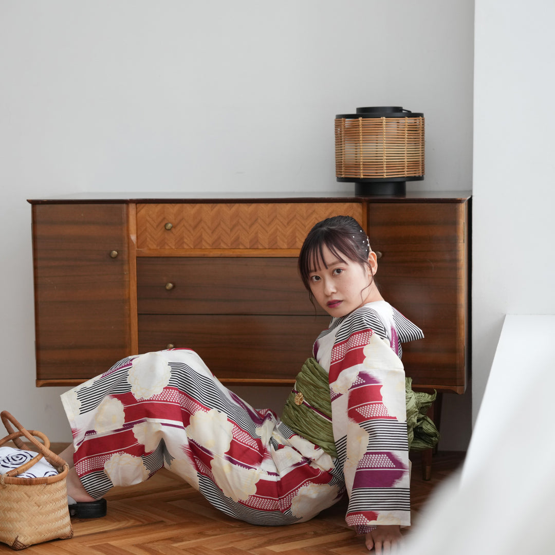お任せ下駄+帯締つき◆日本生地◆えんじの大正浪漫矢絣と菊浴衣◆ utatane 高級変わり織 浴衣3点セット ( ゆかた・帯・下駄