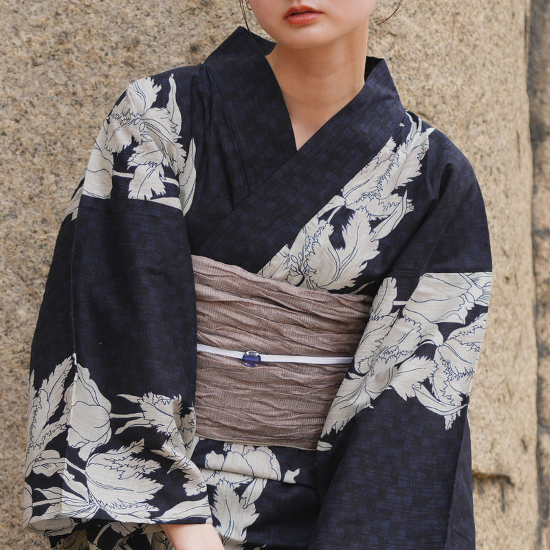 【 utatane 高級変わり織 浴衣3点セット ( ゆかた・帯・下駄 )  粋紺市松にチューリップ】 フリーサイズ（身長155-165cm） 国産生地 国内染色 （5010243211）