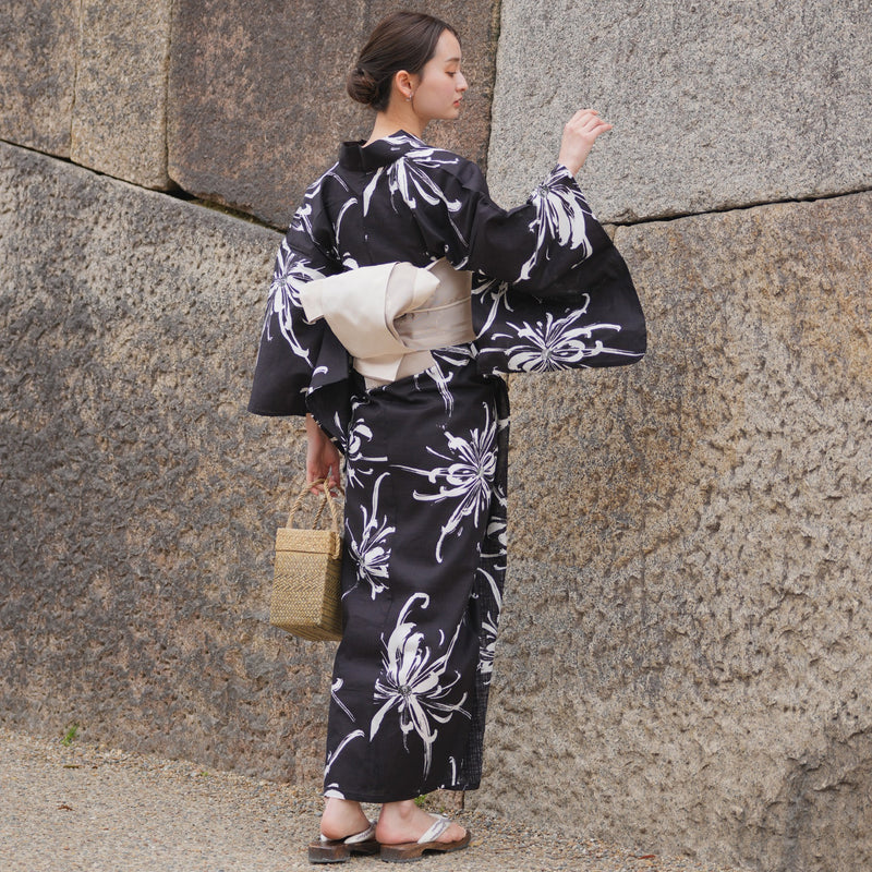 【 utatane 高級変わり織 浴衣3点セット ( ゆかた・帯・下駄 ) 粋ブラックに乱菊】 フリーサイズ（身長155-165cm） 国産生地 国内染色 （5010245711）