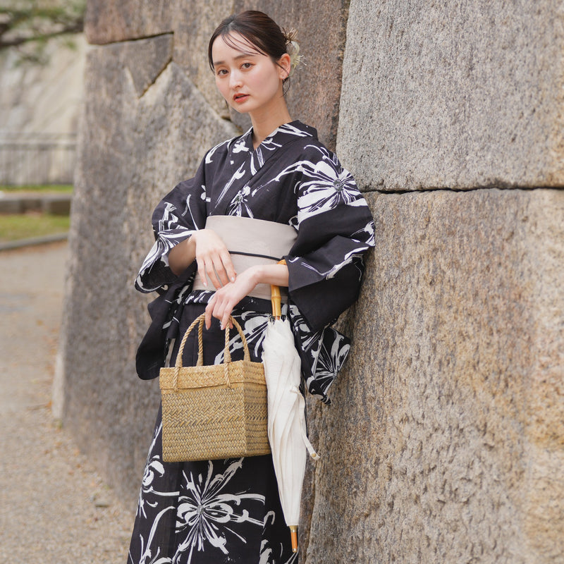 【 utatane 高級変わり織 浴衣3点セット ( ゆかた・帯・下駄 ) 粋ブラックに乱菊】 フリーサイズ（身長155-165cm） 国産生地 国内染色 （5010245711）