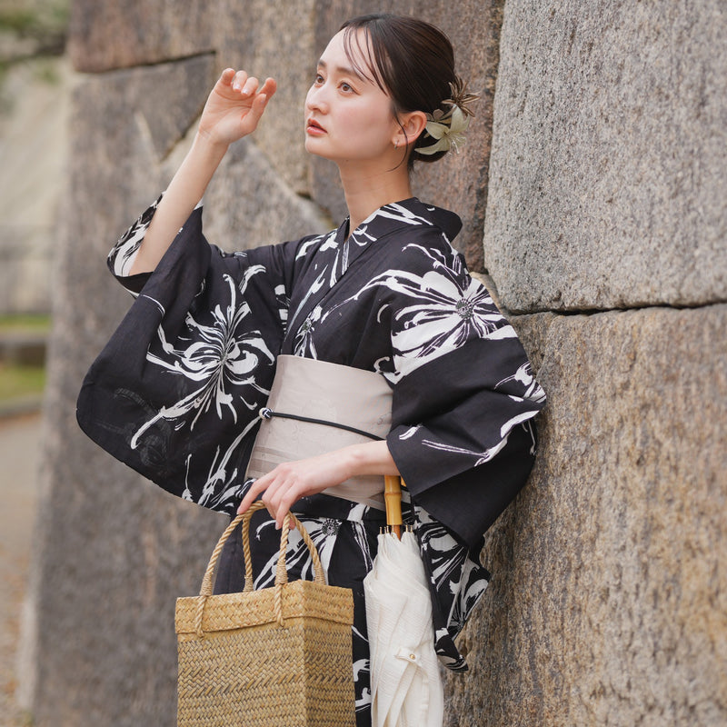 【 utatane 高級変わり織 浴衣3点セット ( ゆかた・帯・下駄 ) 粋ブラックに乱菊】 フリーサイズ（身長155-165cm） 国産生地 国内染色 （5010245711）