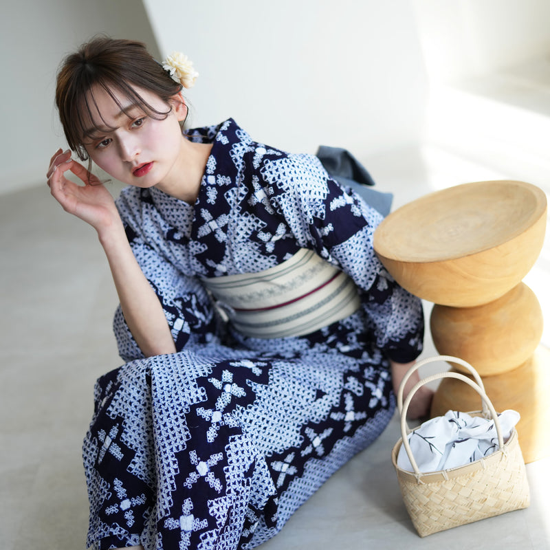 【 utatane 有松絞り 浴衣3点セット ( ゆかた・帯・下駄 ) 藍色に連なる風ぐるま 】 特選シリーズ 伝統工芸 日本製 絞り浴衣 （5010249711）