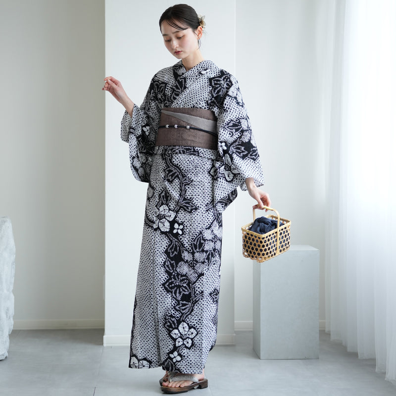 【 utatane 有松絞り 浴衣3点セット ( ゆかた・帯・下駄 ) 黒地に花露】フリーサイズ　特選シリーズ 伝統工芸 小袋帯 国内縫製 手縫い併用 （5010258111）