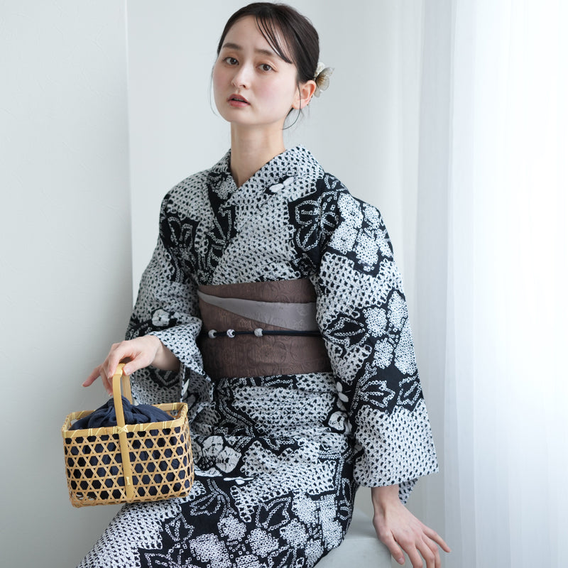 【 utatane 有松絞り 浴衣3点セット ( ゆかた・帯・下駄 ) 黒地に花露】フリーサイズ　特選シリーズ 伝統工芸 小袋帯 国内縫製 手縫い併用 （5010258111）