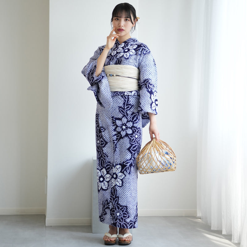 【 utatane 有松絞り 浴衣3点セット ( ゆかた・帯・下駄 ) 紺地に花露】フリーサイズ　特選シリーズ 伝統工芸 小袋帯 国内縫製 手縫い併用 （5010258211）