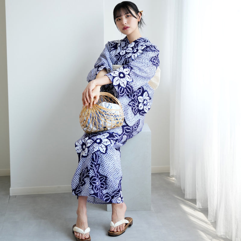 【 utatane 有松絞り 浴衣3点セット ( ゆかた・帯・下駄 ) 紺地に花露】フリーサイズ　特選シリーズ 伝統工芸 小袋帯 国内縫製 手縫い併用 （5010258211）