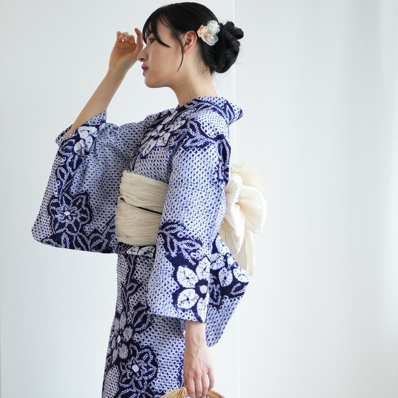 【 utatane 有松絞り 浴衣3点セット ( ゆかた・帯・下駄 ) 紺地に花露】フリーサイズ　特選シリーズ 伝統工芸 小袋帯 国内縫製 手縫い併用 （5010258211）