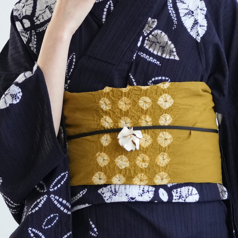 【 utatane 有松絞り 浴衣3点セット ( ゆかた・帯・下駄 ) 名桐商店/ 染色 北條染工/生地　知多木綿 濃紺に蝶】フリーサイズ　極み 伝統工芸 日本製  国内縫製 手縫い併用 （5010258311）