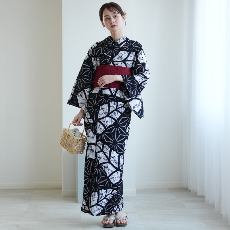 【 utatane 有松絞り 浴衣3点セット ( ゆかた・帯・下駄 ) 名桐商店/ 染色 北條染工/生地　知多木綿 巻き上げ絞り 麻の葉芭蕉 黒】フリーサイズ　極み 伝統工芸 日本製  国内縫製 手縫い併用 （5010258511）
