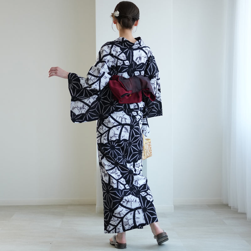 【 utatane 有松絞り 浴衣3点セット ( ゆかた・帯・下駄 ) 名桐商店/ 染色 北條染工/生地　知多木綿 巻き上げ絞り 麻の葉芭蕉 黒】フリーサイズ　極み 伝統工芸 日本製  国内縫製 手縫い併用 （5010258511）