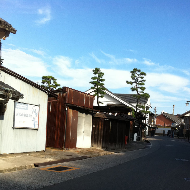 【 utatane 有松絞り 浴衣3点セット ( ゆかた・帯・下駄 ) 赤紫に流れる朝顔】フリーサイズ　特選シリーズ 伝統工芸 日本製  紗献上 単衣帯  国内縫製 手縫い併用 （5010260011）