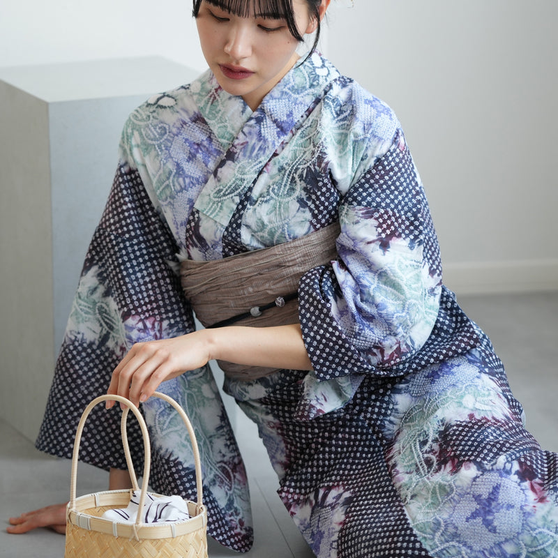 【 utatane 有松絞り 浴衣3点セット ( ゆかた・帯・下駄 ) 赤紫に流れる朝顔】フリーサイズ　特選シリーズ 伝統工芸 日本製  紗献上 単衣帯  国内縫製 手縫い併用 （5010260011）
