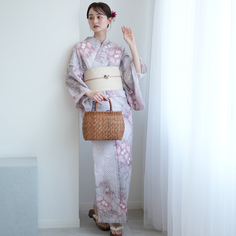 【 utatane 有松絞り 浴衣3点セット ( ゆかた・帯・下駄 ) グレイッシュピンクに流れる花】フリーサイズ　特選シリーズ 伝統工芸 日本製 国内縫製 手縫い併用  （5010260111）