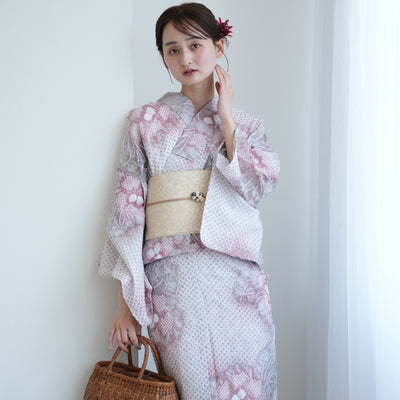 【 utatane 有松絞り 浴衣3点セット ( ゆかた・帯・下駄 ) グレイッシュピンクに流れる花】フリーサイズ　特選シリーズ 伝統工芸 日本製 国内縫製 手縫い併用  （5010260111）