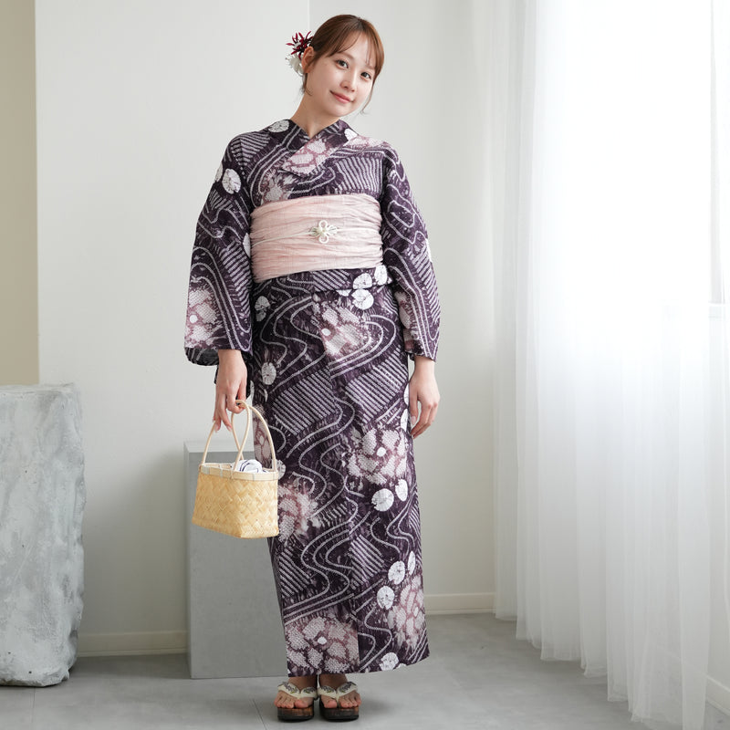 【 utatane 有松絞り 浴衣3点セット ( ゆかた・帯・下駄 ) アメジストに流水花】フリーサイズ　特選シリーズ 伝統工芸 日本製  紗献上 単衣帯  国内縫製 手縫い併用 （5010260211）