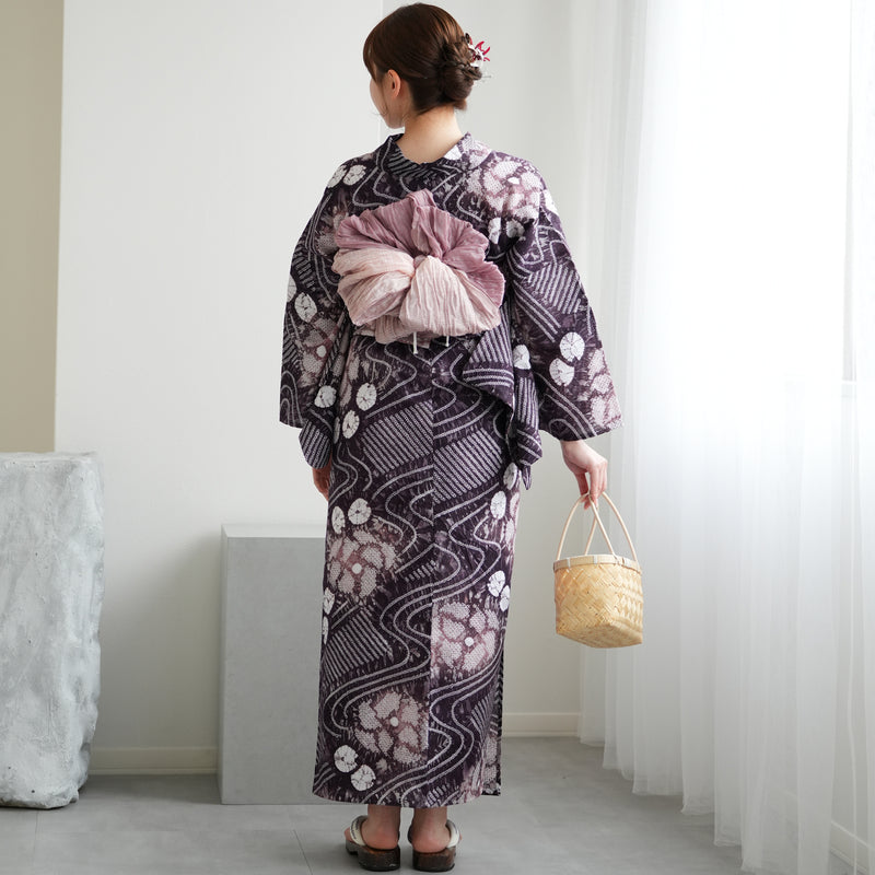 【 utatane 有松絞り 浴衣3点セット ( ゆかた・帯・下駄 ) アメジストに流水花】フリーサイズ　特選シリーズ 伝統工芸 日本製  紗献上 単衣帯  国内縫製 手縫い併用 （5010260211）