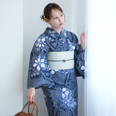 【 utatane 有松絞り 浴衣3点セット ( ゆかた・帯・下駄 ) 鉄紺にひらく花】フリーサイズ　特選シリーズ 伝統工芸 日本製 国内縫製 手縫い併用  （5010260411）