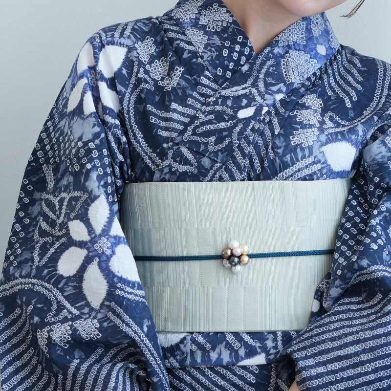 【 utatane 有松絞り 浴衣3点セット ( ゆかた・帯・下駄 ) 鉄紺にひらく花】フリーサイズ　特選シリーズ 伝統工芸 日本製 国内縫製 手縫い併用  （5010260411）