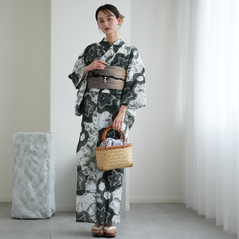 【 utatane 有松絞り 浴衣3点セット ( ゆかた・帯・下駄 ) 抹茶色の梵天】フリーサイズ　特選シリーズ 伝統工芸 日本製  紗献上 単衣帯  国内縫製 手縫い併用 （5010260611）
