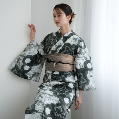 【 utatane 有松絞り 浴衣3点セット ( ゆかた・帯・下駄 ) 抹茶色の梵天】フリーサイズ　特選シリーズ 伝統工芸 日本製  紗献上 単衣帯  国内縫製 手縫い併用 （5010260611）