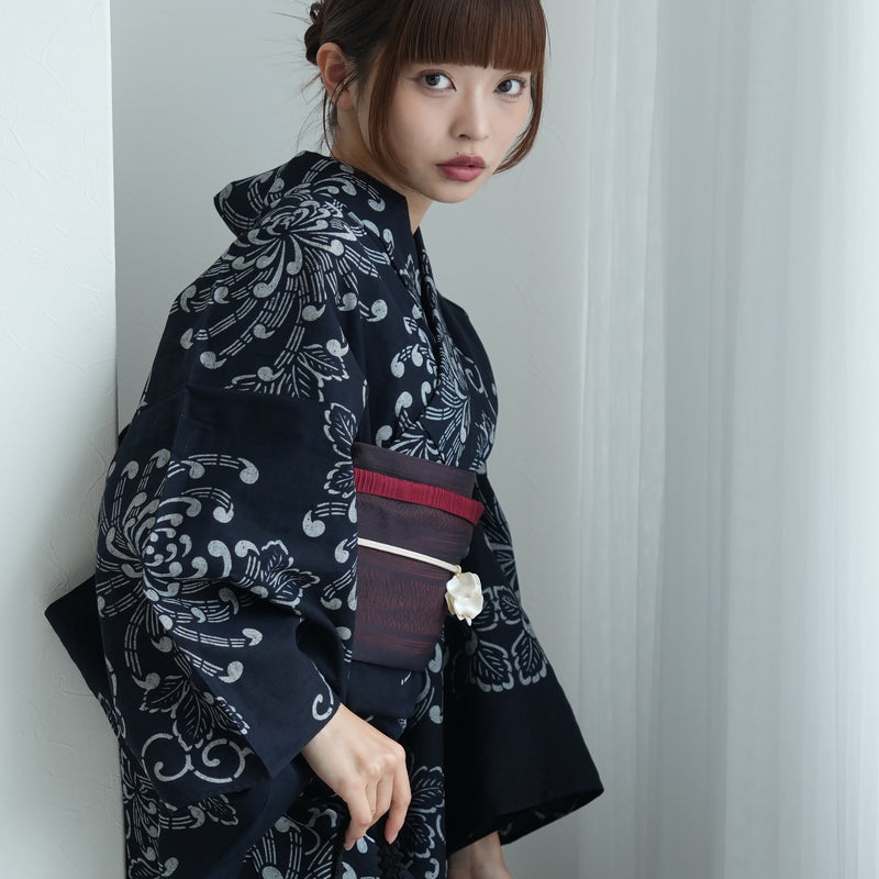 utatane×注染工房 浴衣3点セット（浴衣・帯・下駄）赤坂紬 黒地に古典