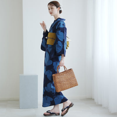 【utatane × 注染工房 浴衣3点セット（ゆかた・帯・下駄）赤坂紬　青藍に紋白蝶】フリーサイズ  日本製 小幅生地使用 特選シリーズ 注染 本染め  手縫い併用国内縫製 奈良の職人さんの手染め （5010262911）