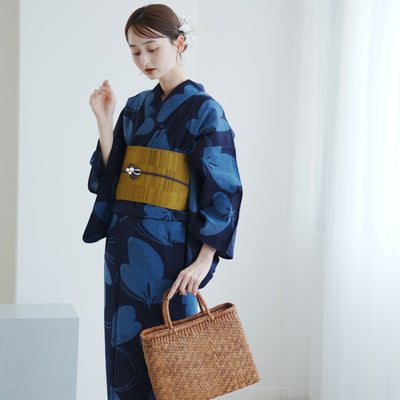 【utatane × 注染工房 浴衣3点セット（ゆかた・帯・下駄）赤坂紬　青藍に紋白蝶】フリーサイズ  日本製 小幅生地使用 特選シリーズ 注染 本染め  手縫い併用国内縫製 奈良の職人さんの手染め （5010262911）