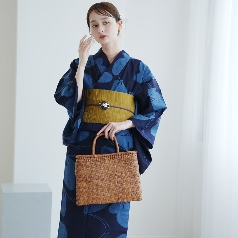 【utatane × 注染工房 浴衣3点セット（ゆかた・帯・下駄）赤坂紬　青藍に紋白蝶】フリーサイズ  日本製 小幅生地使用 特選シリーズ 注染 本染め  手縫い併用国内縫製 奈良の職人さんの手染め （5010262911）