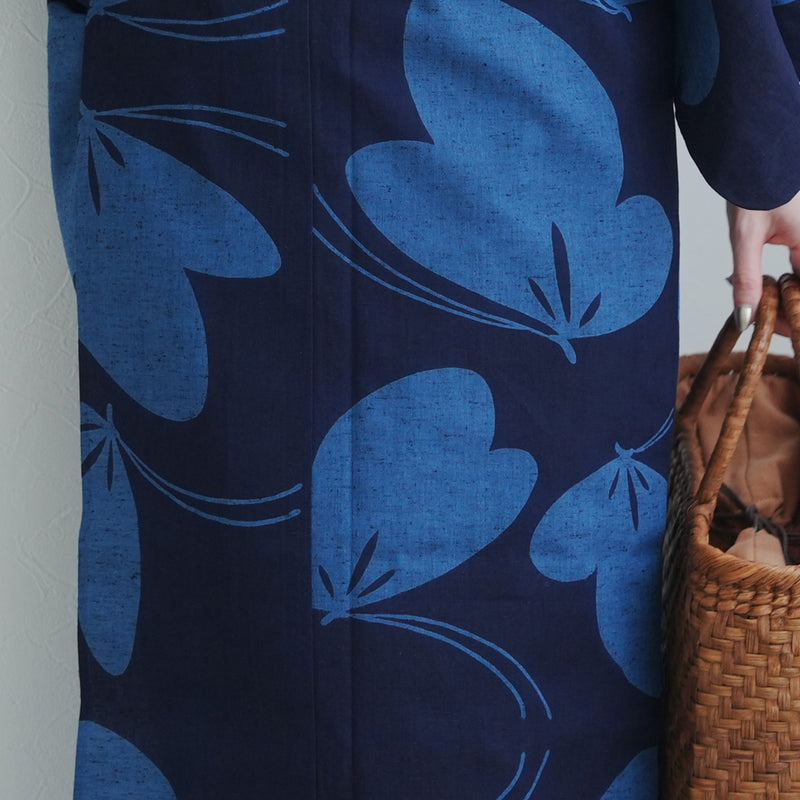 【utatane × 注染工房 浴衣3点セット（ゆかた・帯・下駄）赤坂紬　青藍に紋白蝶】フリーサイズ  日本製 小幅生地使用 特選シリーズ 注染 本染め  手縫い併用国内縫製 奈良の職人さんの手染め （5010262911）