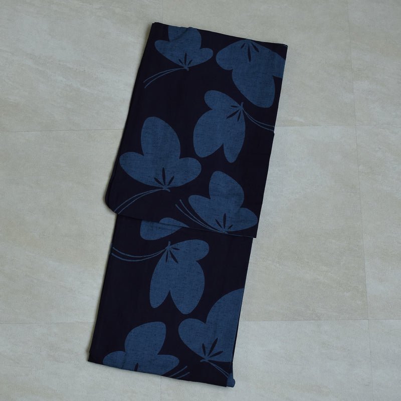 【utatane × 注染工房 浴衣3点セット（ゆかた・帯・下駄）赤坂紬　青藍に紋白蝶】フリーサイズ  日本製 小幅生地使用 特選シリーズ 注染 本染め  手縫い併用国内縫製 奈良の職人さんの手染め （5010262911）