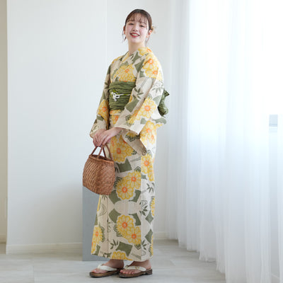 【utatane×注染工房 浴衣3点セット（ゆかた・帯・下駄）先染めベージュ　からしと抹茶の小菊と扇面】フリーサイズ  日本製 小幅生地使用 特選シリーズ 注染 本染め  手縫い併用国内縫製 奈良の職人さんの手染め （5010263511）