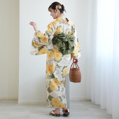 【utatane×注染工房 浴衣3点セット（ゆかた・帯・下駄）先染めベージュ　からしと抹茶の小菊と扇面】フリーサイズ  日本製 小幅生地使用 特選シリーズ 注染 本染め  手縫い併用国内縫製 奈良の職人さんの手染め （5010263511）