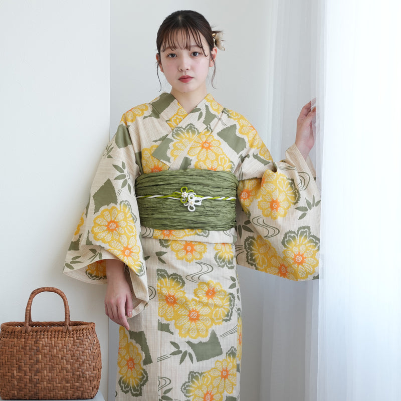 【utatane×注染工房 浴衣3点セット（ゆかた・帯・下駄）先染めベージュ　からしと抹茶の小菊と扇面】フリーサイズ  日本製 小幅生地使用 特選シリーズ 注染 本染め  手縫い併用国内縫製 奈良の職人さんの手染め （5010263511）