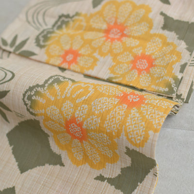 【utatane×注染工房 浴衣3点セット（ゆかた・帯・下駄）先染めベージュ　からしと抹茶の小菊と扇面】フリーサイズ  日本製 小幅生地使用 特選シリーズ 注染 本染め  手縫い併用国内縫製 奈良の職人さんの手染め （5010263511）