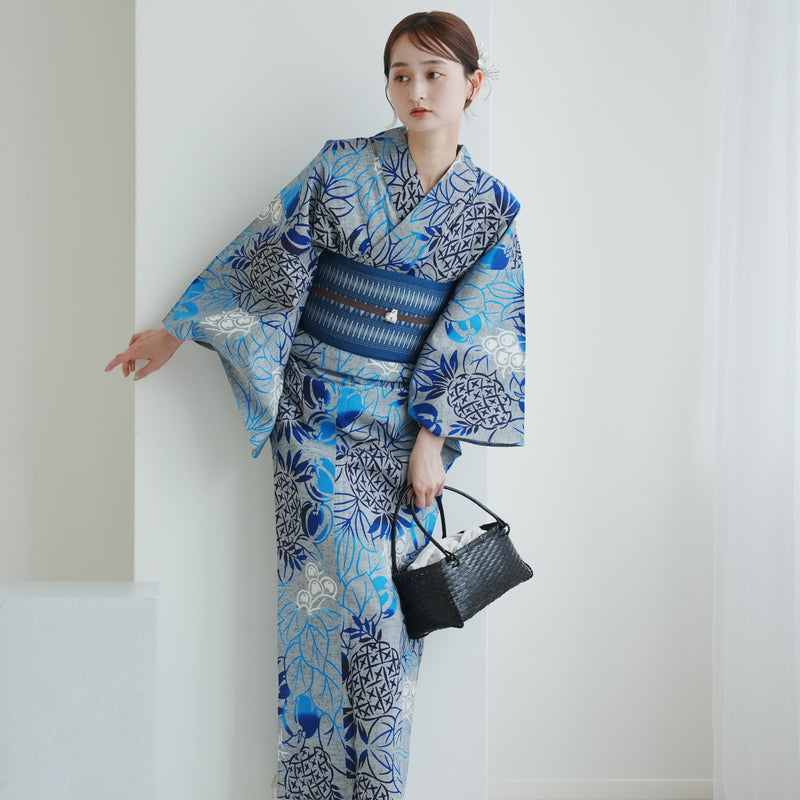 【utatane × 注染工房 浴衣3点セット（ゆかた・帯・下駄）赤坂紬　上品グレーに南国果物】フリーサイズ  日本製 小幅生地使用 特選シリーズ 注染 本染め  手縫い併用国内縫製 奈良の職人さんの手染め （5010263911）