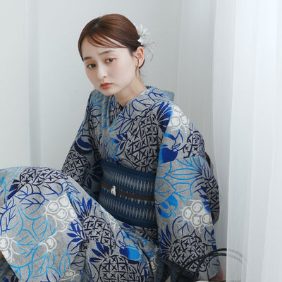 【utatane × 注染工房 浴衣3点セット（ゆかた・帯・下駄）赤坂紬　上品グレーに南国果物】フリーサイズ  日本製 小幅生地使用 特選シリーズ 注染 本染め  手縫い併用国内縫製 奈良の職人さんの手染め （5010263911）