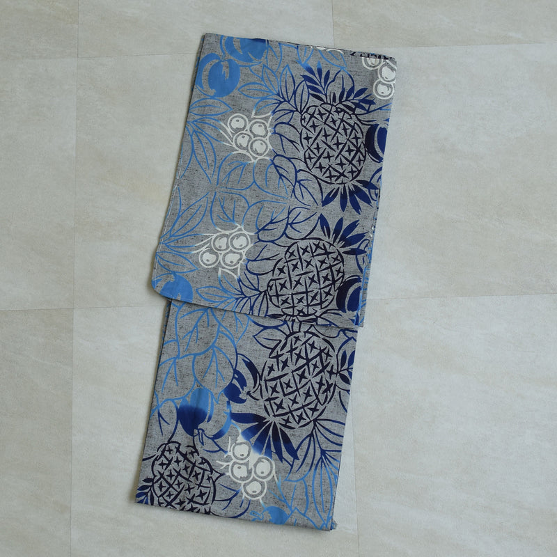 【utatane × 注染工房 浴衣3点セット（ゆかた・帯・下駄）赤坂紬　上品グレーに南国果物】フリーサイズ  日本製 小幅生地使用 特選シリーズ 注染 本染め  手縫い併用国内縫製 奈良の職人さんの手染め （5010263911）