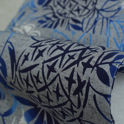 【utatane × 注染工房 浴衣3点セット（ゆかた・帯・下駄）赤坂紬　上品グレーに南国果物】フリーサイズ  日本製 小幅生地使用 特選シリーズ 注染 本染め  手縫い併用国内縫製 奈良の職人さんの手染め （5010263911）